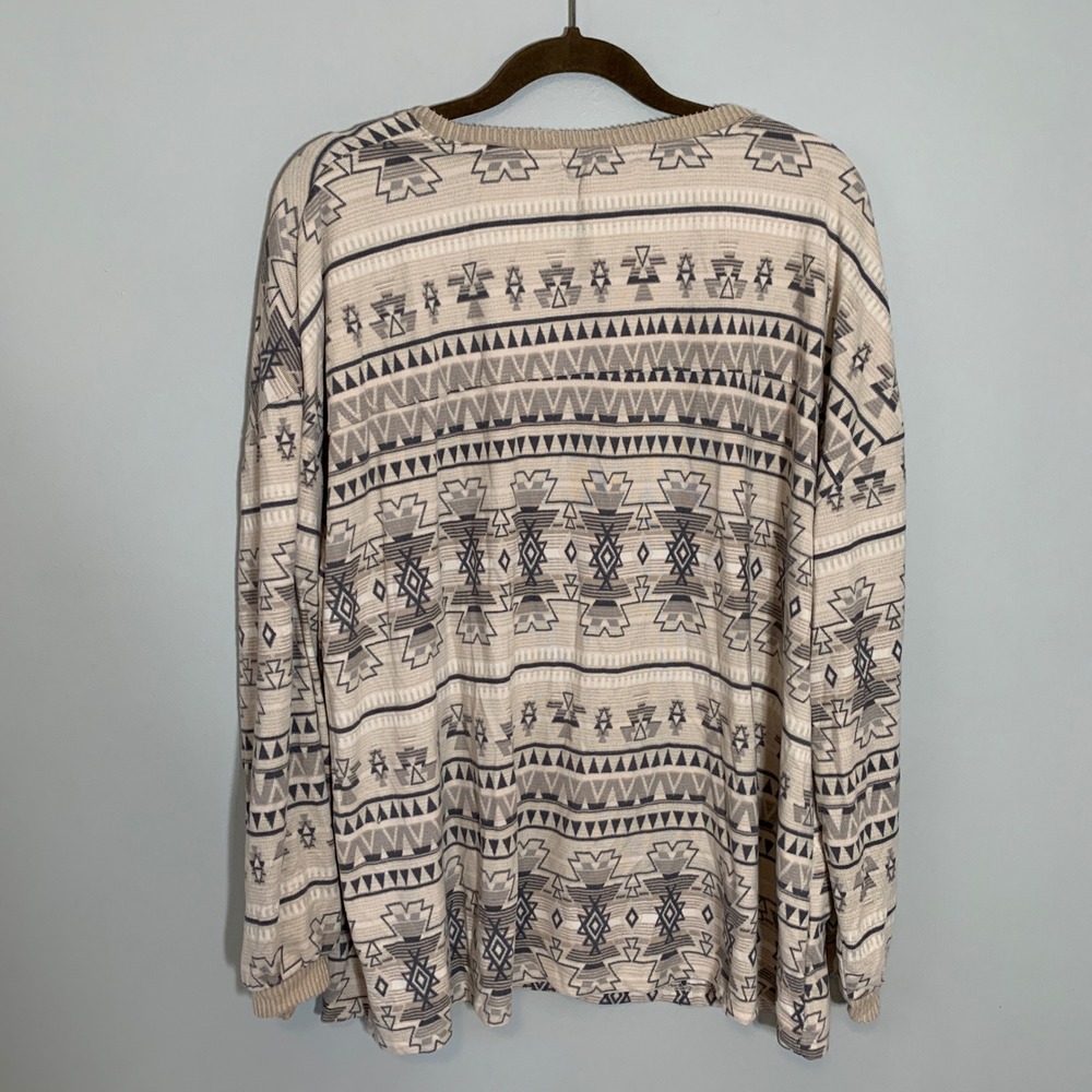 NEW C&C California Women 3X V Neck Long Sleeve Aztec Print Tunic Top Silver Mink - Picture 7 of 10